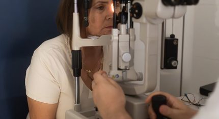 Badanie u okulisty lampą szczelinową